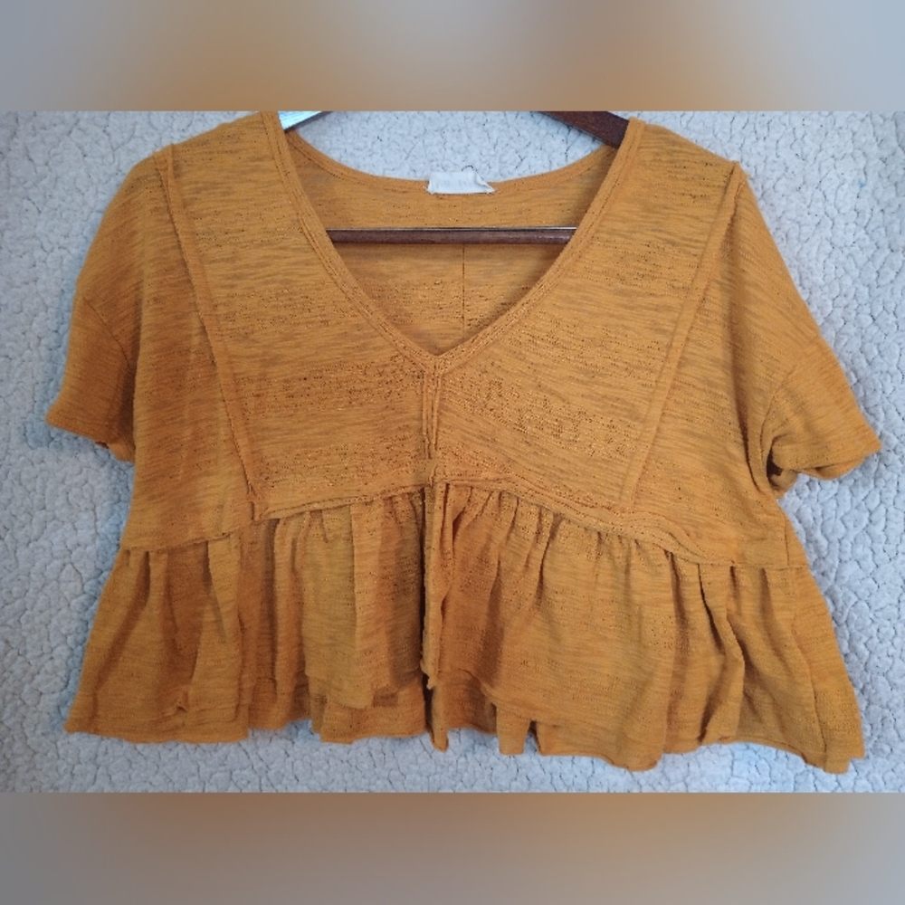 New In Women's Medium Brown Tan V-Neck Short Top /w Ruffle Bottom